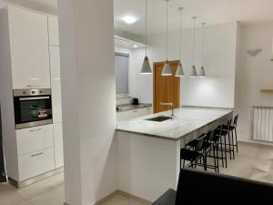 A kitchen or kitchenette at Alba Serena