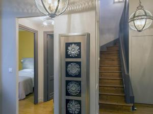 a hallway with a stairway leading to a bedroom at Bord'ôappart Le Cheverus in Bordeaux