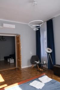 Łóżko lub łóżka w pokoju w obiekcie Old Town Studio