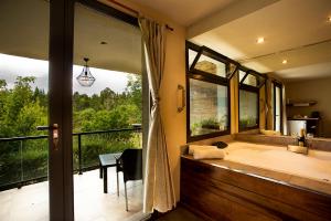 Postel nebo postele na pokoji v ubytování SUITES ALITHUÉ + 52 fotografií