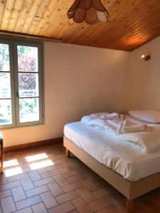 En eller flere senge i et værelse på Le Parc des Mimosas