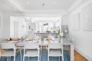 a kitchen and dining room with a table and chairs at Hoe Park House, Central Victorian Townhouse Near Barbican and Seafront in Plymouth +69 photos