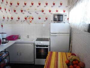A kitchen or kitchenette at Appartement Chamrousse, 2 pièces, 6 personnes - FR-1-549-41