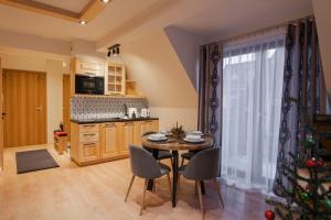 Kuchnia lub aneks kuchenny w obiekcie Apartament Białka