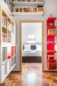 The library in Az apartmant