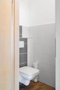 A bathroom at Relax Into Loft Living At A Light-Filled City Escape