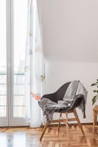 Kép Relax Into Loft Living At A Light-Filled City Escape szállásáról Budapesten a galériában