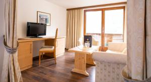 Telewizja i/lub zestaw kina domowego w obiekcie Beauty & Wellness Hotel Tirolerhof
