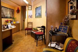 A seating area at Hotel La Piazzetta
