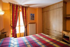 A bed or beds in a room at Hotel La Piazzetta