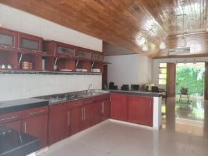 Virtuvė arba virtuvėlė apgyvendinimo įstaigoje Casa Quinta independiente Billar, Tejo, Jacuzzy climatizado, kiosco, piscina