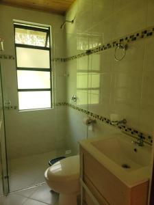 Vonios kambarys apgyvendinimo įstaigoje Casa Quinta independiente Billar, Tejo, Jacuzzy climatizado, kiosco, piscina