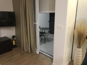 TV a/nebo společenská místnost v ubytování Central apartment/free parking/free wifi