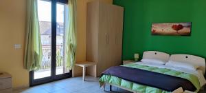Postel nebo postele na pokoji v ubytování B&B LAVIKA PEDARA