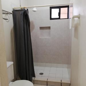 Ein Badezimmer in der Unterkunft DEPARTAMENTOS ESMERALDA