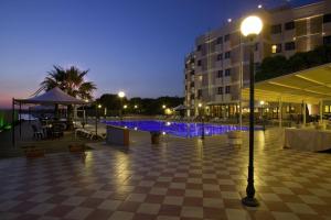 Бассейн в Apulia Hotel Taranto Ara Solis или поблизости