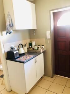 Cucina o angolo cottura di Cozy guest suite with private access