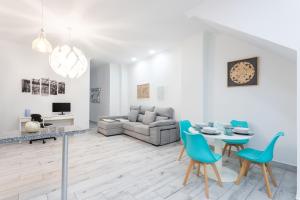 a living room with a table and chairs and a couch at Apartamento Carmen in Málaga +16 photos