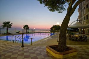 Бассейн в Apulia Hotel Taranto Ara Solis или поблизости