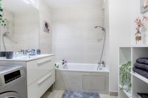 a bathroom with a tub and a sink at Luxueux Paris - Bagnolet - Les Lilas-Parking Gratuit in Bagnolet +28 photos