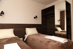 Säng eller sängar i ett rum på Colinele Aurii Cimislia
