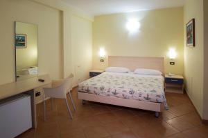 A bed or beds in a room at Hotel Vila Bahia
