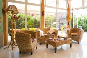 A seating area at Hotel Vila Bahia