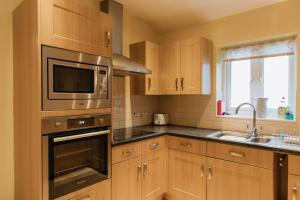 Gallery image of GWYNANT BACH - Cosy 2 Bed Bungalow Cottage in Snowdonia National Park, Conwy, North Wales in Conwy