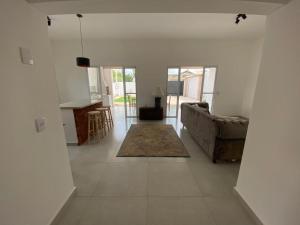 a living room with a couch and a table at Casa Charme in Brotas