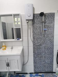 Ένα μπάνιο στο Cassava Homestay - Rumah Santai