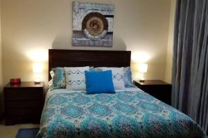A bed or beds in a room at LUXURIOUS 3 BEDROOM HOUSE IN GOLD COAST