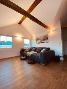 Postel nebo postele na pokoji v ubytování Penthouse im Dachgeschoss + 33 fotografií