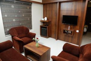 TV a/nebo společenská místnost v ubytování Hotel Crystals Cove