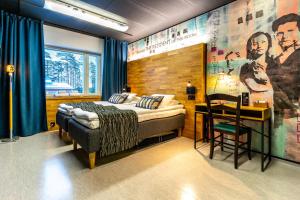 a bedroom with a bed and a wall with a mural at Time Hostel NOVA - sairaalan vieressä in Jyväskylä