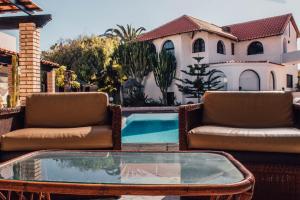 Basen w obiekcie Miramar Boutique Apartments ADULTS ONLY CORRALEJO lub w pobliżu