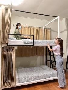 Postel nebo postele na pokoji v ubytování Dara Three Hostel ดาราตรี