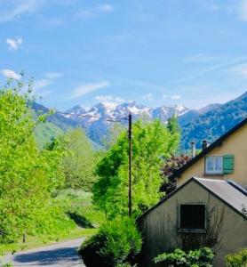 Casa con vistas a la montaña en Agréable studio neuf avec vue + parking gratuit, en Luchon
