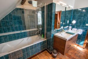 Kylpyhuone majoituspaikassa LA CORMELLERIE