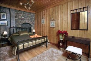 เตียงในห้องที่ Despotikon Dimitsana Guest house - Ξενώνας Δεσποτικόν Αντωνόπουλου