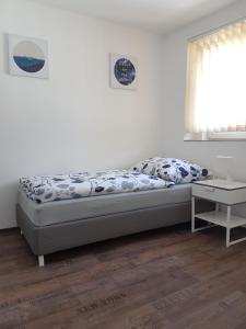 Un pat sau paturi într-o cameră la Apartment House Staňkov