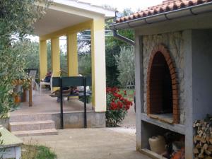 Galeriebild der Unterkunft Holiday home Maria with swimming pool in Vodice