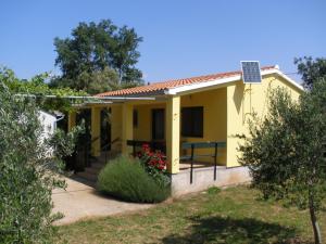 Galeriebild der Unterkunft Holiday home Maria with swimming pool in Vodice