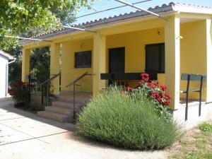 Galeriebild der Unterkunft Holiday home Maria with swimming pool in Vodice