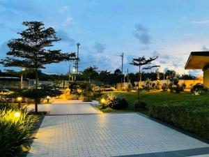 AVIDA ATRIA T2- A, near SM city and smallville外面的花园