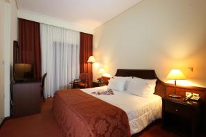 Uma cama ou camas num quarto em Hotel Apollonia Delphi