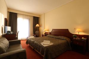 Uma cama ou camas num quarto em Hotel Apollonia Delphi