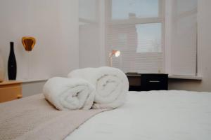 Entire 4 Bed House - Monthly Discount - By Centre