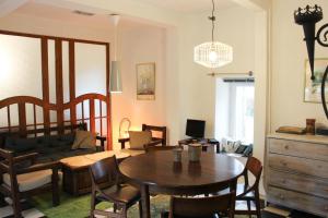 Photo de la galerie de l'établissement Gites de Charme au Mas des Roses, à Goudargues 38 autres photos