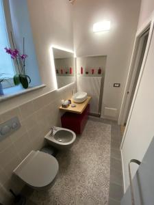 A bathroom at Sotto la torre