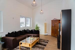 A seating area at Stoabergblick